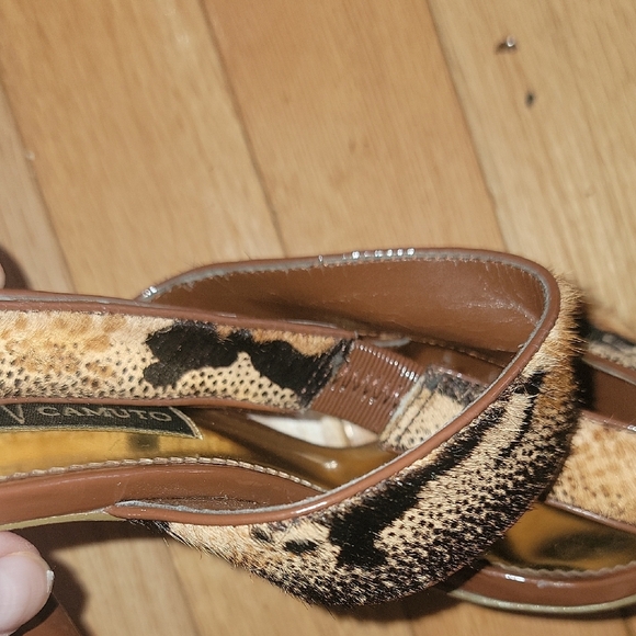 Vince Camuto Brown and Tan Heels Elegant Design - Picture 6 of 6